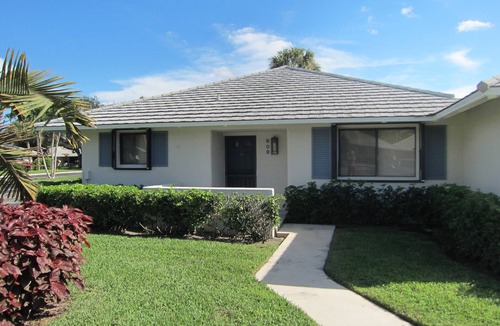 Palm Beach Gardens Cottage | PGA National Club Cottage Walk to Cognizant Classic Golf Tournament And Resort