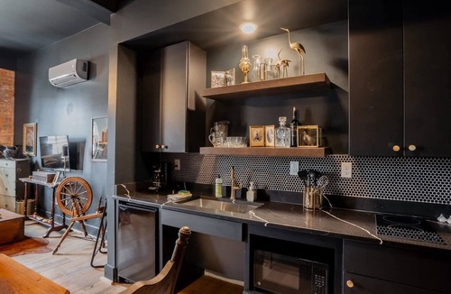 Covington Apartment | Pickle Factory Hotel—2BR Next to Wenzel Distillery