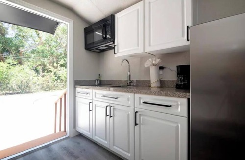 Tampa Cabin | PineCone Cabin Getaway near Natl Park