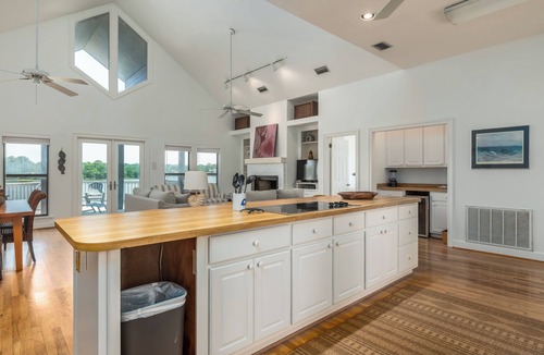 Sawgrass Pointe House | Pink Palace | Waterfront. Rodeo opening 7/16-20