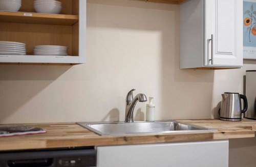 Pittsburgh Apartment | Pittsburgh Modern & Cozy 2 Bedroom With Free Parking