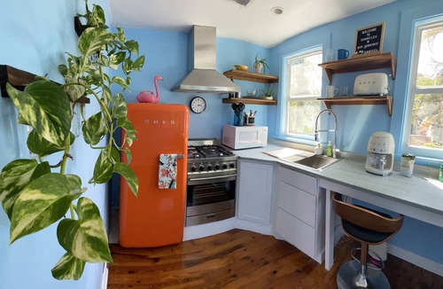 Flamingo Parks Cottage | Plant lovers' paradise cottage in Grandview Heights - walk to downtown WPB!
