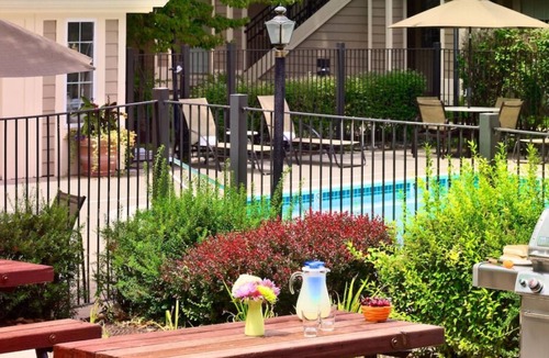 Eagan House | Pleasant Stay, Convenient Location, 3 Pet-Friendly Units, Pool, Free Breakfast