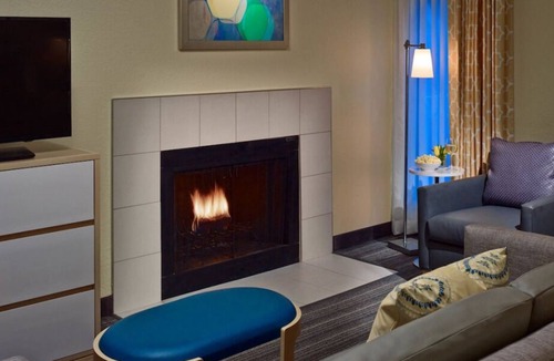 Eagan House | Pleasant Stay, Convenient Location, 3 Pet-Friendly Units, Pool, Free Breakfast