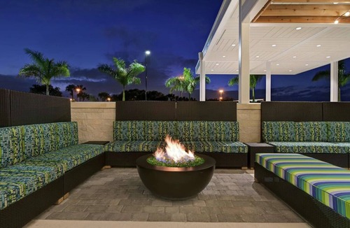 West Palm Beach Hotel | Polished 1BR King Suite w/Breakfast & Shuttle, 2.1mi Convention Center