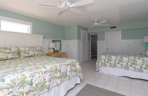 Islamorada House | POOL AND DEEP WATER DOCK