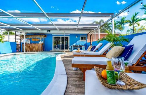 Oakland Park House | Pool and Hot Tub Just 10 Close to All