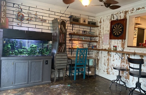 Seminole House | Pool, Bar, Hottub! Central location. Near Beaches and Airports.Dog friendly