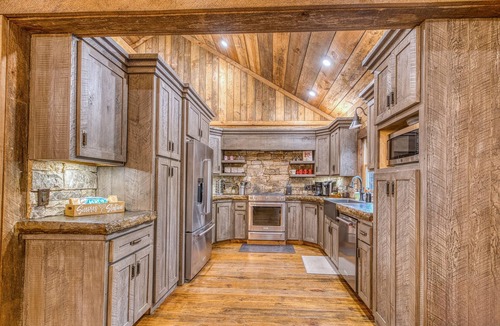 Blue Ridge Cabin | Pool, Barrel Sauna, Hot Tub, 4 King Suites, Tree-top Playground!