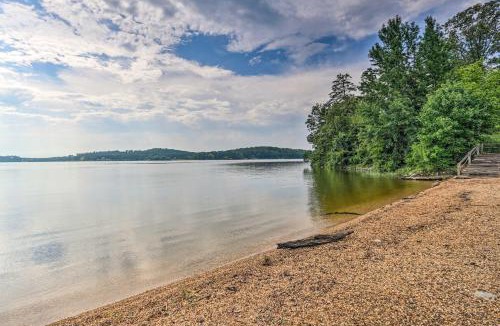 Talladega House | Pool & Boat Dock! Logan Martin Lake Extended Stay
