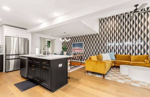 South Lamar House | Pool, Firepit, Mins to DT, SXSW, ACL, Sleeps 6