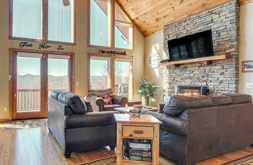 Helen Cottage | Pool, Hot Tub & Mountain Views: Cleveland Cabin