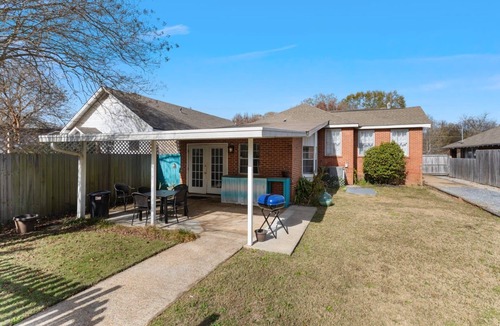 Montgomery House | Pool & Mins to Zoo - Capitol Heights Hideaway