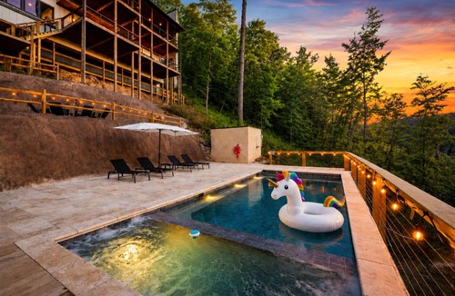 Epworth Cabin | Pool Paradise Retreat Spectacular Views HotTub FirePit Games Secluded