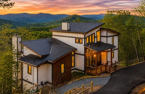 Epworth Cabin | Pool Paradise Retreat Spectacular Views HotTub FirePit Games Secluded