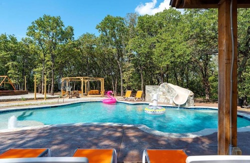 Fort Worth House | Pool Sim Pickleball Mini Golf Sleeps 24