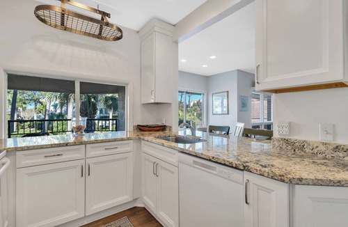 Shelter Cove Condo | Pool View, Pet Friendly, Shelter Cove - Near Beach