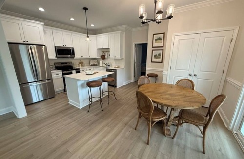 Pooler House | Pooler Parkway Retreat - 5BR/4BA Modern Home Near Savannah