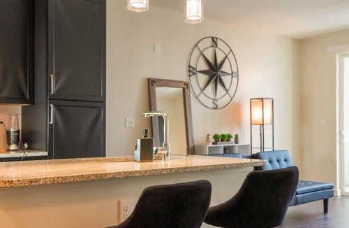 Covington Apartment | Poolside Business Studio