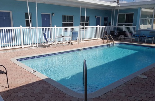 Madeira Beach Apartment | Poolside Cozy Corner Condo-Steps to Maderia Beach