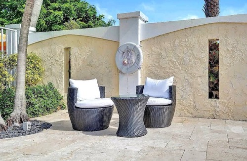 Mango Groves Apartment | Poolside Suite in Lake Worth | 2 Queen Beds