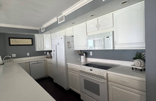 Daytona Beach Shores Condo | Premier 9th Floor End 3BR 3BA - No Drive Beach!