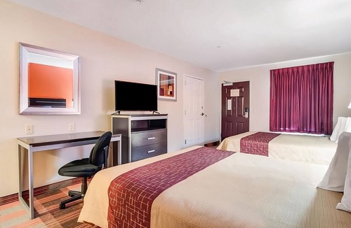 Mableton Hotel | Prime Location! Free Parking, Short Drive to Milford Park and Frog Rock