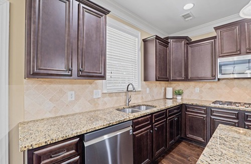 Augusta House | Pristine 5-bedroom, 4-bathroom home in Augusta, GA—perfect for your entire Masters party. Enjoy plenty of room to relax with a convenient drive to Augusta National, making it easy to get to the course each day. Close to River Island and Westlake.