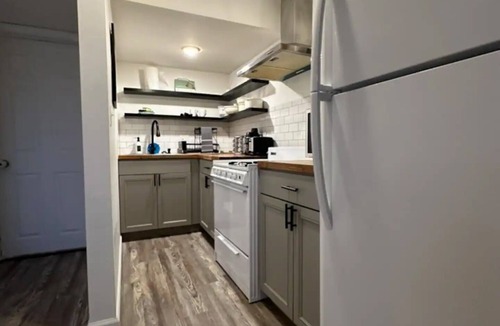 Livingston Park House | Private 1 bed/1bath by Downtown Columbus, Arenas, & Hospitals