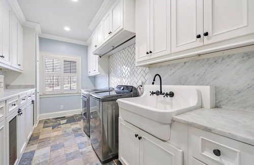 Macon House | Private 7BR Lakehouse Estate|Pool, HotTub|13 Beds
