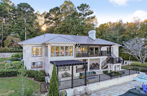 Macon House | Private 7BR Lakehouse Estate Pool Hottub 13 Beds