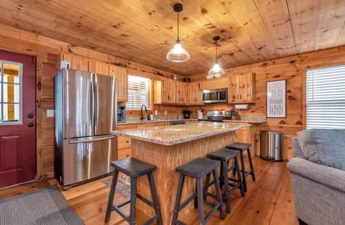 Sautee Nacoochee Cabin | Private Cabin for 8 | Fire Pit, Games | Near Helen