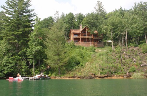 Topton Cabin | PRIVATE COVE FOR SWIMMING! LAKEFRONT WITH DOCK, MOUNTAIN/LAKE VIEWS, FIRE PIT.