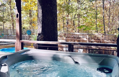 Jones Mills Cabin | Private & Cozy cabin with Hot Tub-Coffee Bar-Cowboy Pool