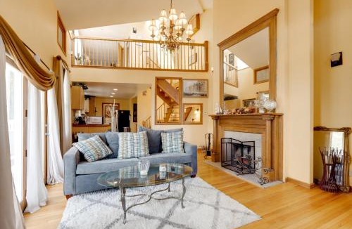 CUF Apartment | Private Deck & City Views! Spacious Cincinnati Apt
