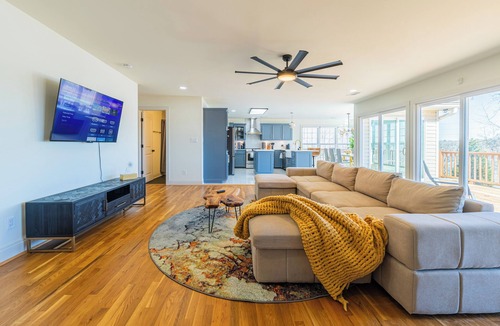 Eufaula House | Private Dock & Hot Tub: Lakefront Eufaula Escape