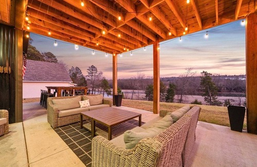 Royal House | Private Dock & Pool | Volleyball | Sleeps 24!
