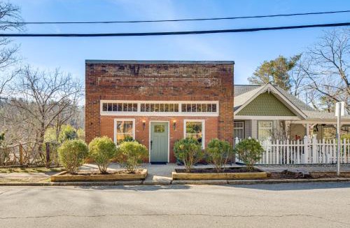 Saluda House | Private Hot Tub, Steps to Main St: Saluda Retreat