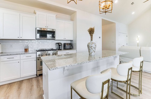 Rockford House | Private Lakeview Haven in Rockford