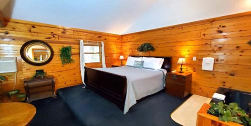 Eureka Springs Ski Chalet | Private Log Cabin #3 at Wisteria