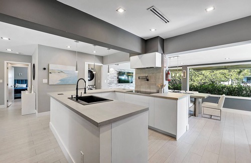 Downtown Fort Lauderdale House | Private Luxury SE Fort Lauderdale Peninsula with Large, Heated Pool and Dock