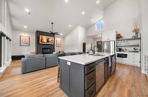 Hot Springs House | Private Pool, Dock, Movie Room on Lake Hamilton