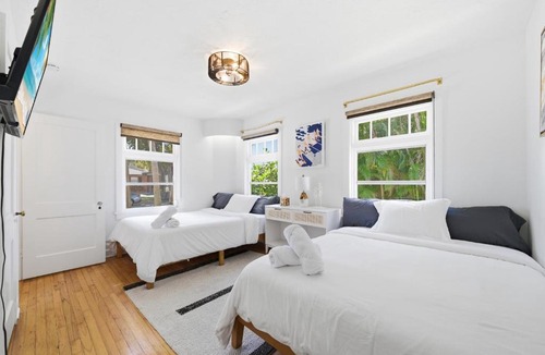 Pinewood Park House | Private Pool Oasis Near DT & Palm Beach w3BR 2BA