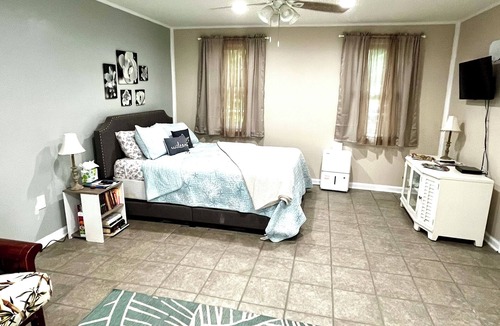 South Carolina Lowcountry House | Private & Quiet Remote Guest House Close to Beach