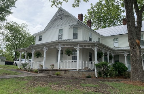 Cullman House | Private room and bathroom in the heart of Cullman.