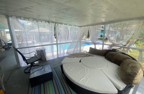 Florida Gardens House | Private spacious 5-bedroom house, pool, hot tub, AC, gazebo, and large backyard.