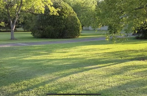 Perry Villa | Private Villa 5 min to Perry Fair Grounds, Eateries, Cafe, Shops & Locale Music.