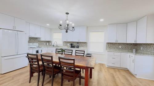 Garden City House | Private Villa for Family and group getaway + pool