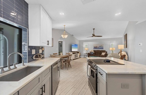 Punta Gorda House | Punta Gorda 3-Bedroom Canalfront Vacation Home with Pool