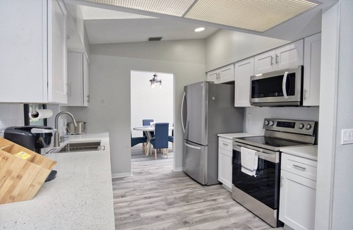 Deep Creek House | Punta Gorda Vacation Retreat with heated pool-15 minutes to downtown.